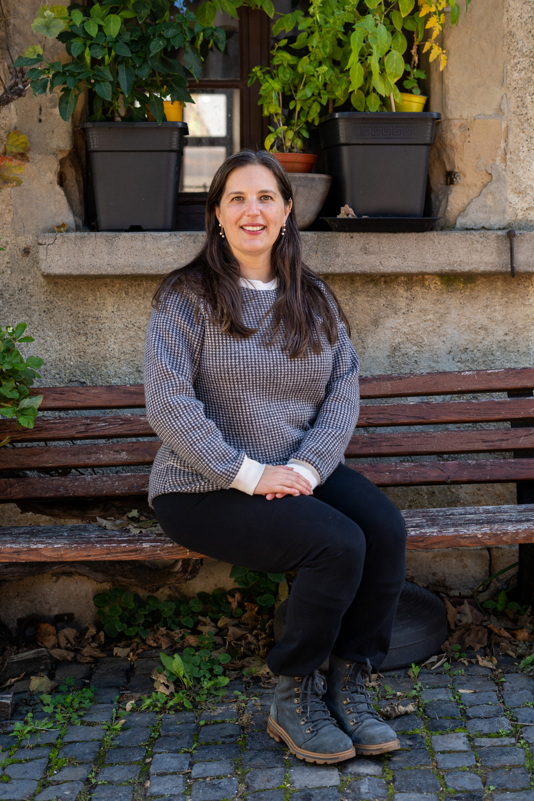 daniella-marchick-expat-therapist-.jpg Licensed expat counselor in Lisbon, offering IFS, EMDR, and trauma-informed therapy for personal growth and emotional healing.